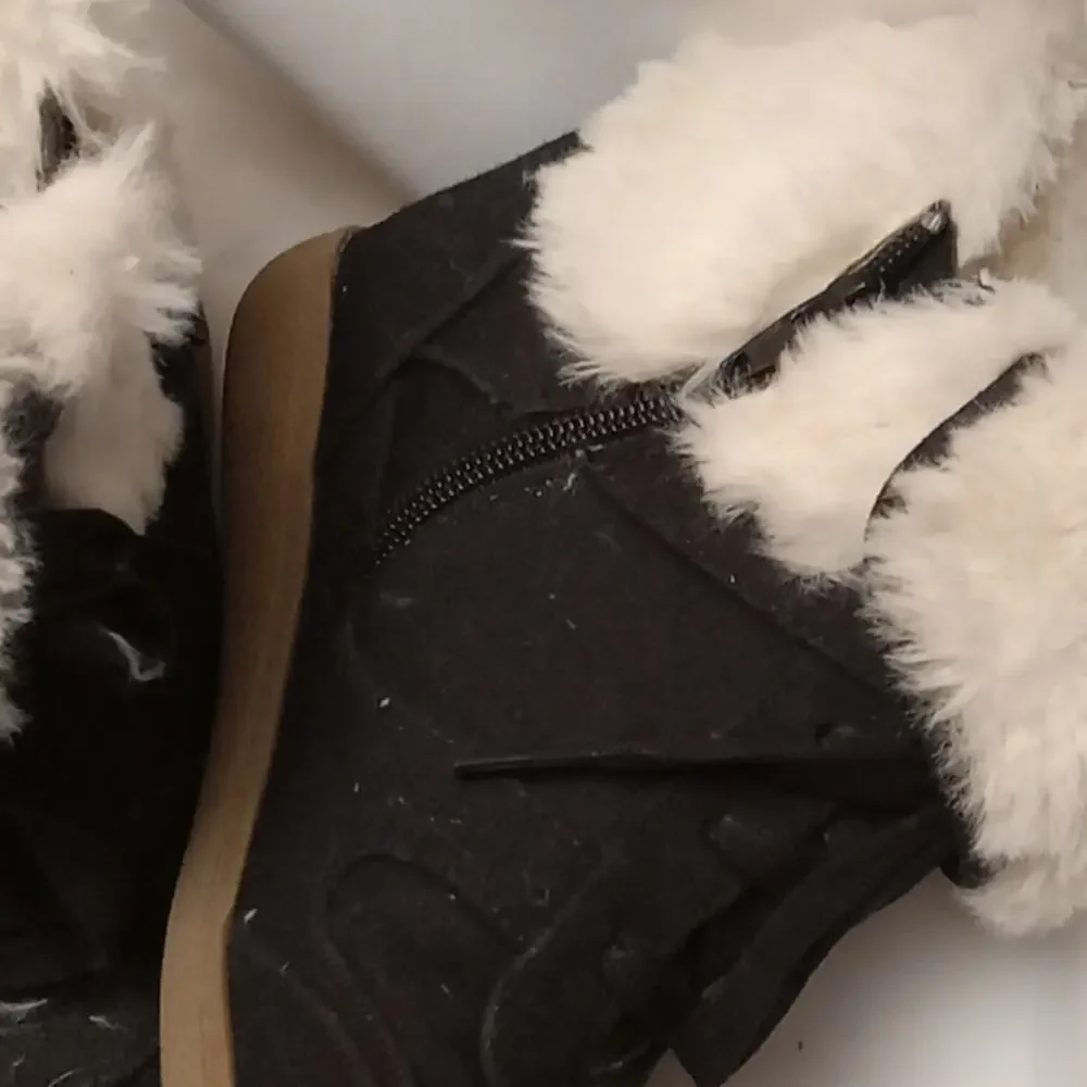 Justice Black White Girls Size 8 Winter Boots with Cozy Plush Lining faux suede